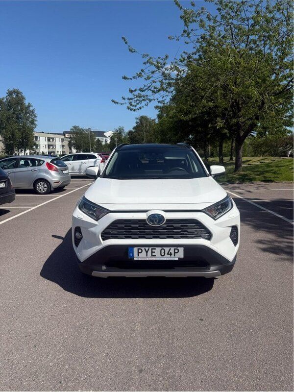Vit Begagnad 2021 Toyota RAV4 Hybrid Executive SUV | 339 000 kr (Bra pris) - Bild 1/4