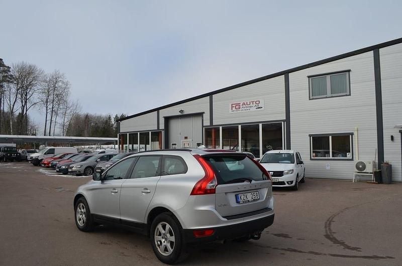 Begagnad Volvo XC60 Momentum 163 HK (119 kW) 2010 Ljusgrå SUV