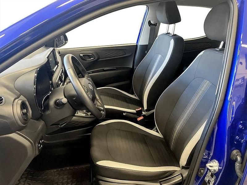 Begagnad Hyundai i10 Essential 67 HK (49 kW) 2023 Blå Halvkombi