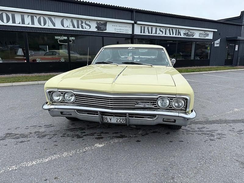 Begagnad Chevrolet Coupé Sport 330 HK (242 kW) 1966 Gul Sportkupé