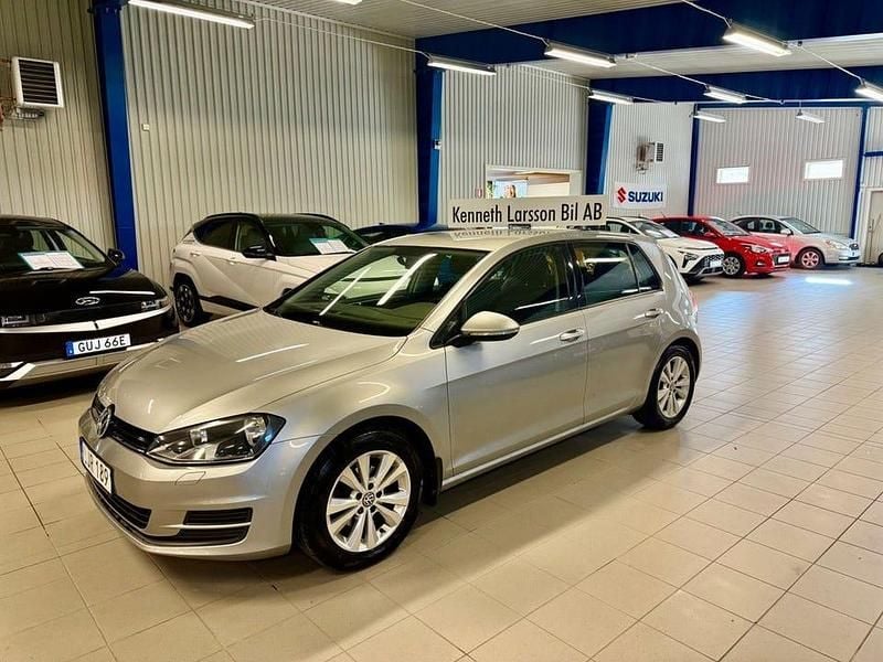Silver Begagnad 2013 VW Golf VII Halvkombi | 105 000 kr (Lite dyr) - Bild 1/4