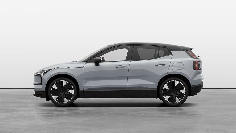Grå Begagnad 2025 Volvo EX30 Performance SUV | 469 800 kr (Marknadspris) - Bild 1/4