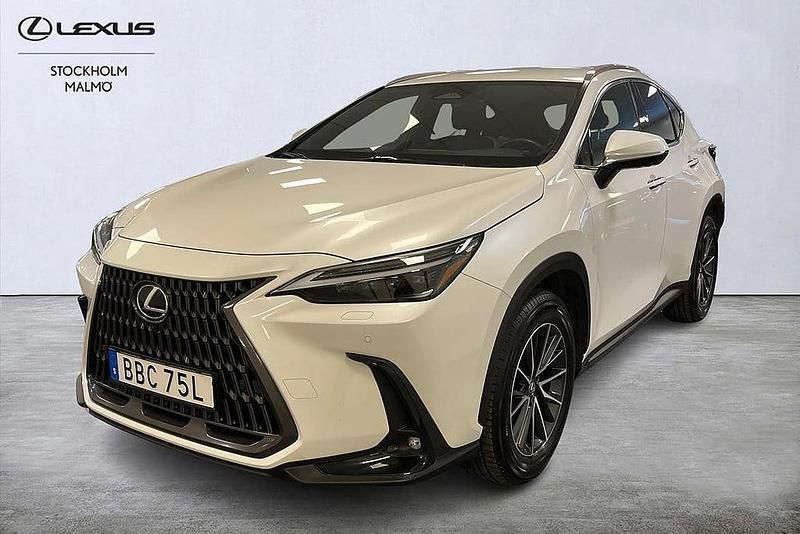 Begagnad Lexus NX350h Executive Line 245 HK (180 kW) 2023 Vit SUV