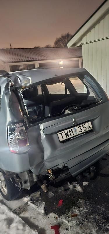 Begagnad Mitsubishi Space Star 98 HK (72 kW) 2003 Minibuss