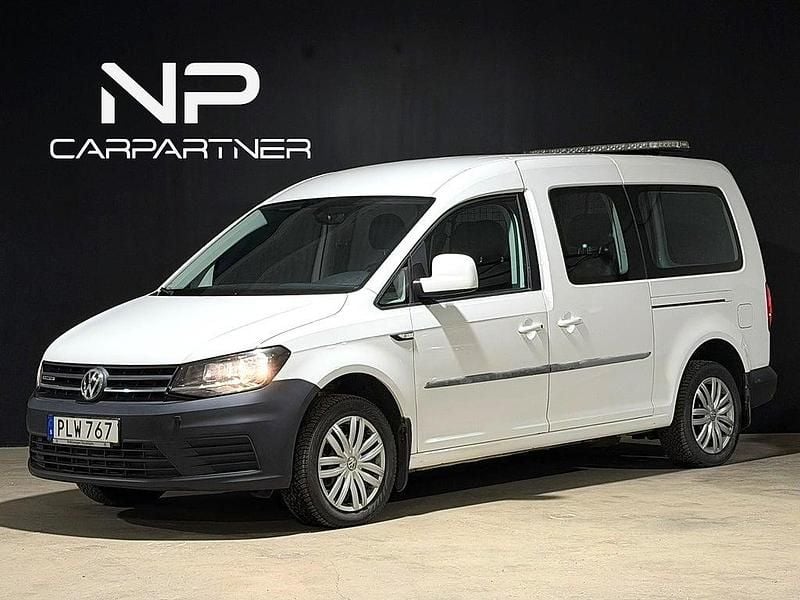 Vit Begagnad 2017 VW Caddy Maxi Life Life Minibuss | 149 900 kr (Superpris) - Bild 1/4