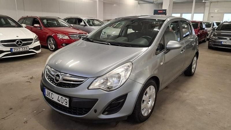 Grå Begagnad 2013 Opel Corsa Enjoy Halvkombi | 65 000 kr (Marknadspris) - Bild 1/4