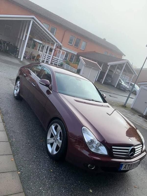 Röd Begagnad 2006 Mercedes CLS350 Sportkupé | 50 000 kr (Superpris) - Bild 1/4