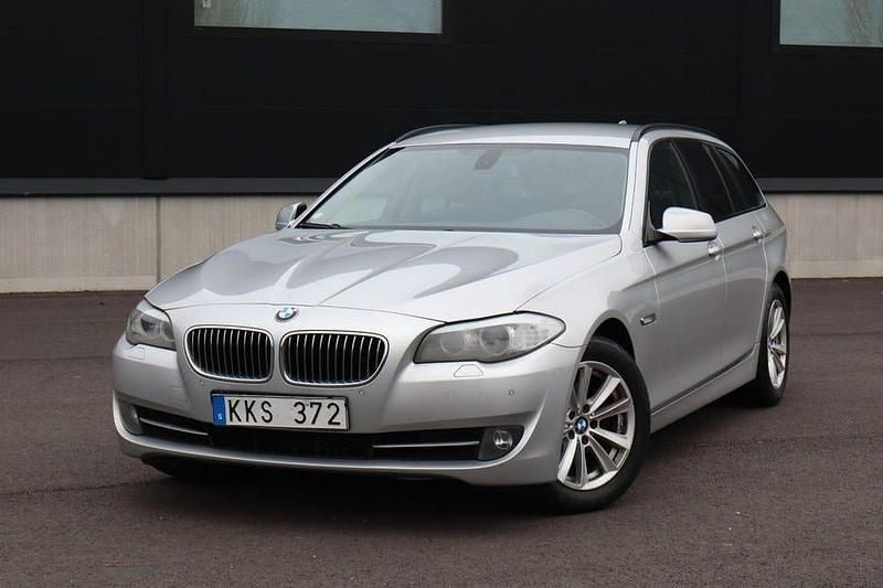 Begagnad BMW 523 204 HK (150 kW) 2010 Ljusgrå Kombi