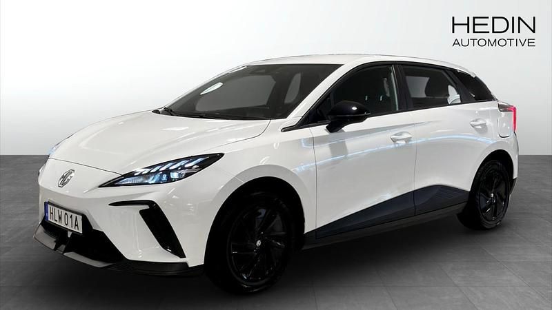 Vit (white) Begagnad 2023 MG MG4 EV Halvkombi | 259 900 kr (Marknadspris) - Bild 1/4