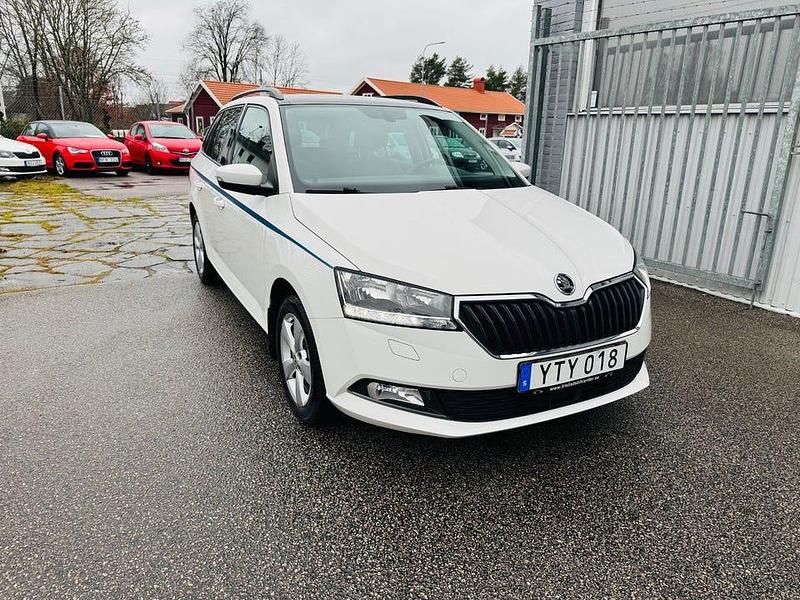 Vit Begagnad 2018 Skoda Fabia Style Kombi | 129 900 kr (Marknadspris) - Bild 1/4