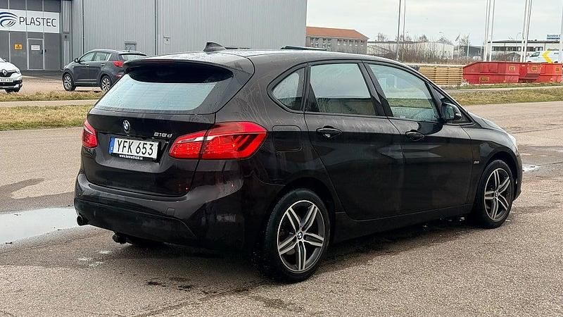 Begagnad BMW 218 Sport Line 150 HK (110 kW) 2016 Mörkbrun Kombi