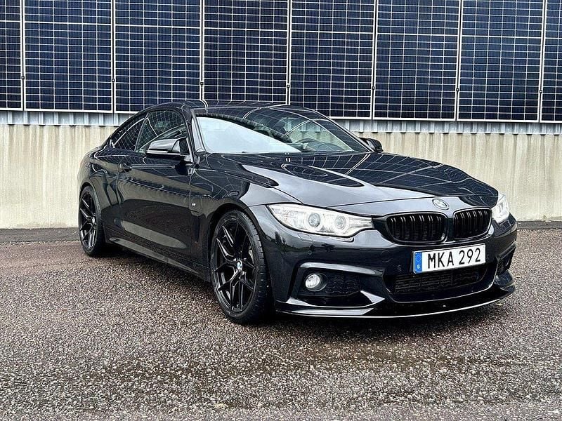 Svart Begagnad 2014 BMW 428 M Sport Sportkupé | 204 900 kr (Marknadspris) - Bild 1/4
