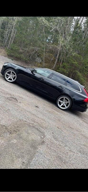 Svart Begagnad 2018 Volvo V90 Momentum Kombi | 140 000 kr - Bild 1/4