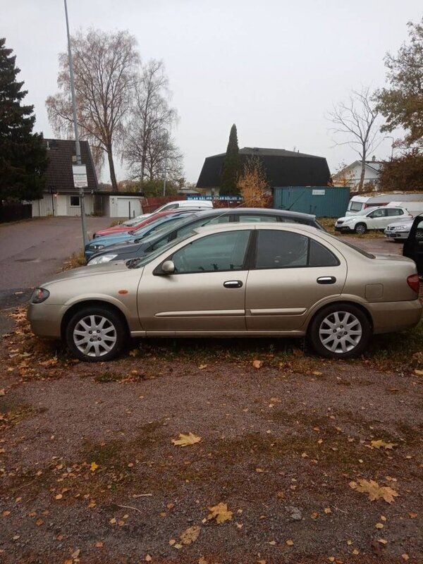 Ljusgul Begagnad 2004 Nissan Almera Sedan | 11 900 kr (Bra pris) - Bild 1/4
