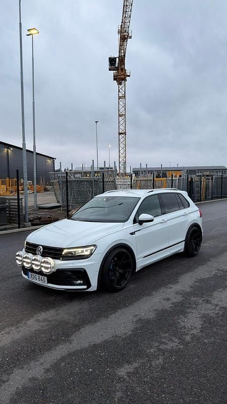 Begagnad 2018 VW Tiguan R-line SUV | 249 000 kr - Bild 1/4