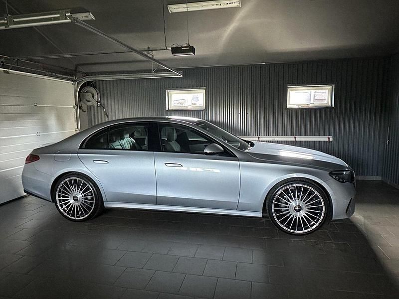 Silver Begagnad 2024 Mercedes E220 Avantgarde Sedan | 595 000 kr (Marknadspris) - Bild 1/4
