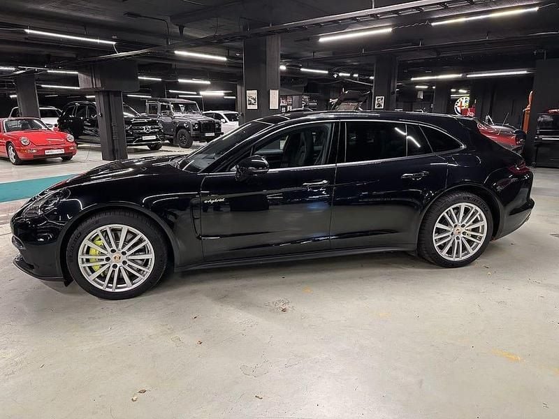 Begagnad Porsche Panamera 4 Sport Turismo 462 HK (339 kW) 2018 Svart Sedan
