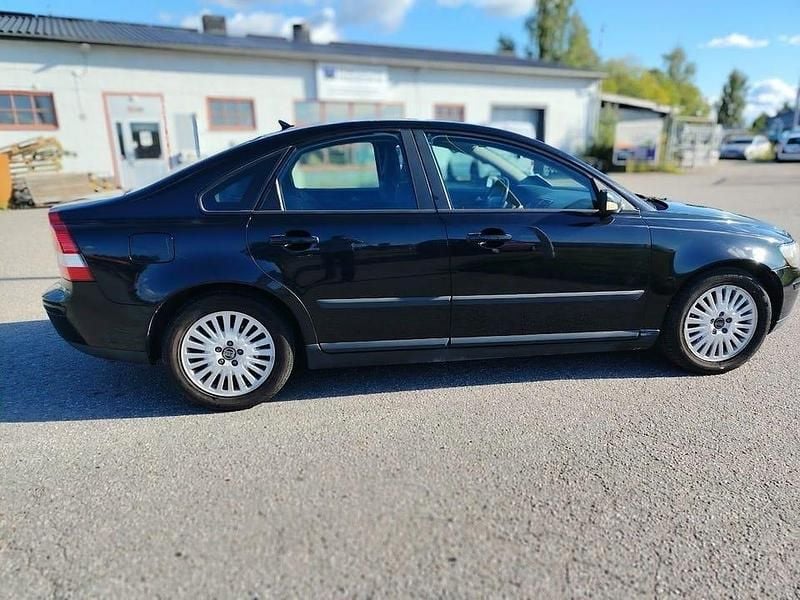 Begagnad Volvo S40 140 HK (102 kW) 2004 Svart Sedan