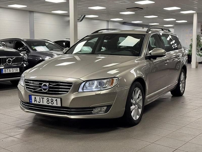 Begagnad Volvo V70 Momentum 151 HK (111 kW) 2016 Brun Kombi