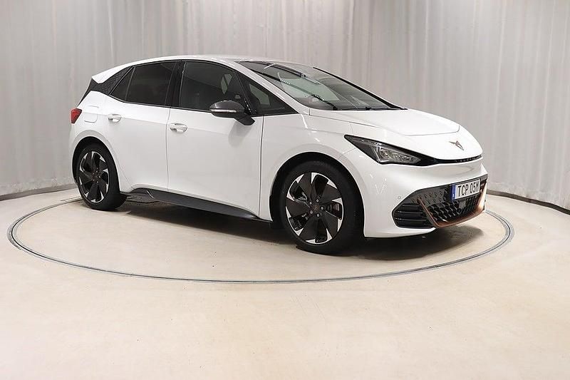 Begagnad Cupra Born e-Boost 169 kW (231 HK) 2024 Glacial white metallic Halvkombi