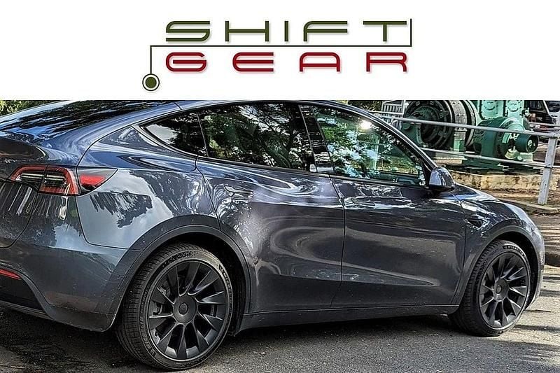 Begagnad Tesla Model Y Long Range AWD 378 kW (514 HK) 2022 Midnight silver metallic | helsvart premium interiör SUV