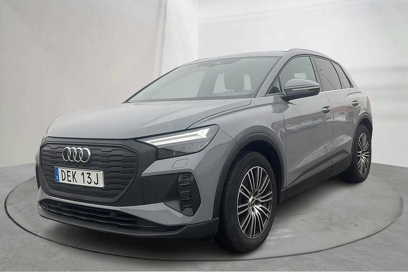 Begagnad Audi Q4 e-tron 150 kW (204 HK) 2024 Grå SUV