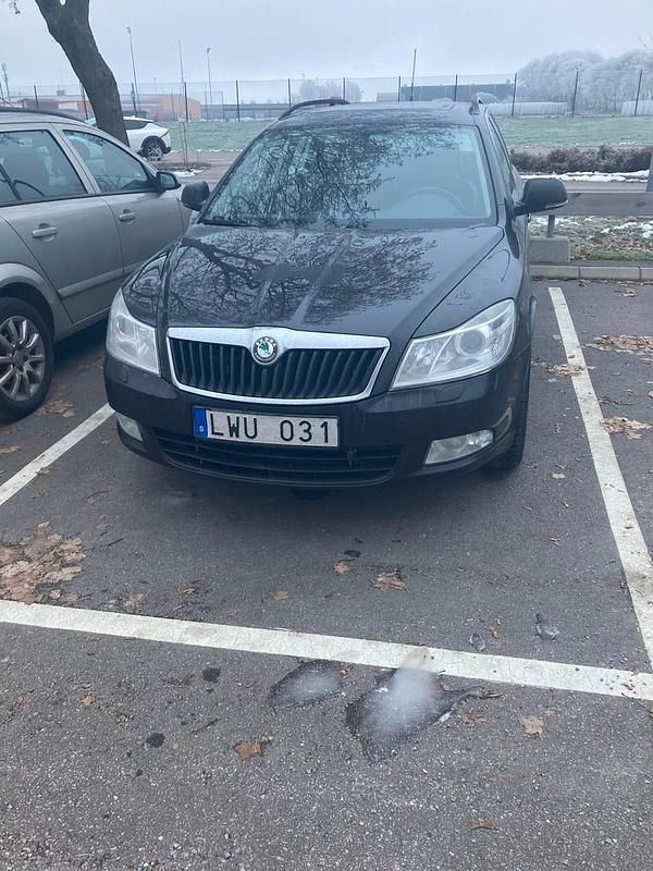 Begagnad 2010 Skoda Octavia Kombi | 15 000 kr (Superpris) - Bild 1/4