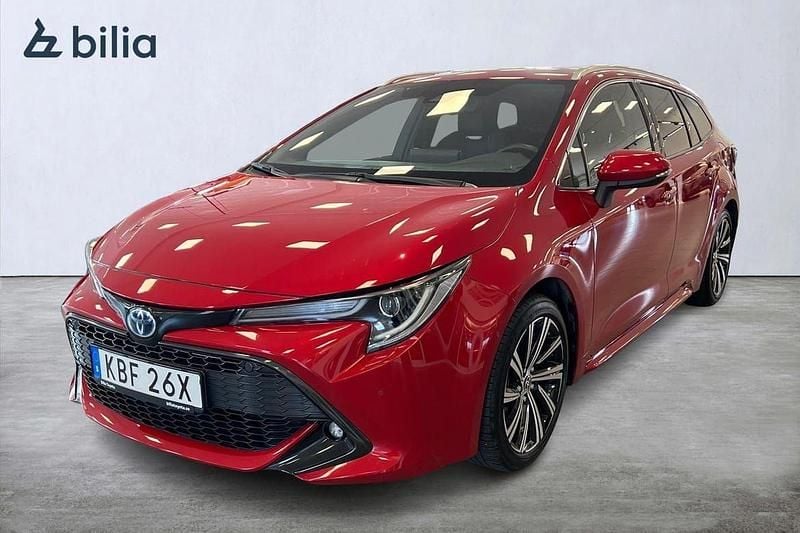 Röd Begagnad 2022 Toyota Corolla Style Kombi | 269 900 kr (Marknadspris) - Bild 1/3