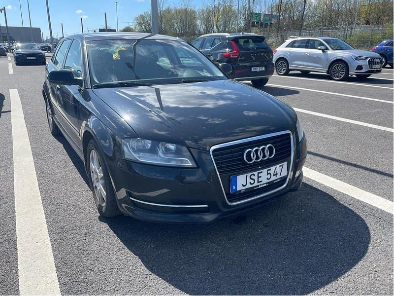 Svart Begagnad 2011 Audi A3 Sportback Attraction Halvkombi | 39 900 kr (Dyr) - Bild 1/3