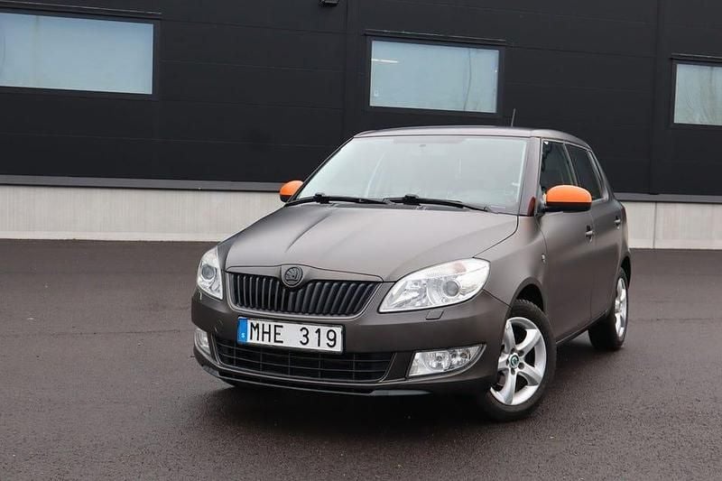 Begagnad Skoda Fabia Elegance 86 HK (63 kW) 2012 Silver Halvkombi