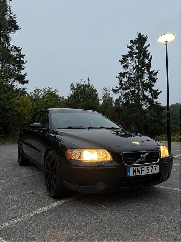 Svart Begagnad 2006 Volvo S60 Kinetic Sedan | 45 000 kr (Dyr) - Bild 1/4