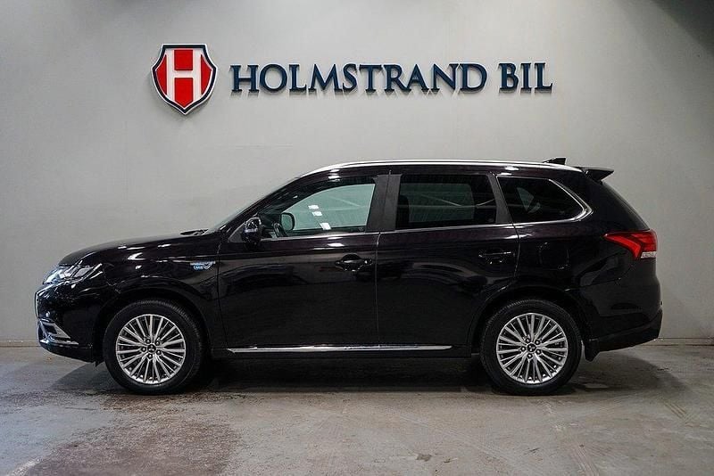 Svart Begagnad 2019 Mitsubishi Outlander P-HEV SUV | 254 900 kr (Marknadspris) - Bild 1/4