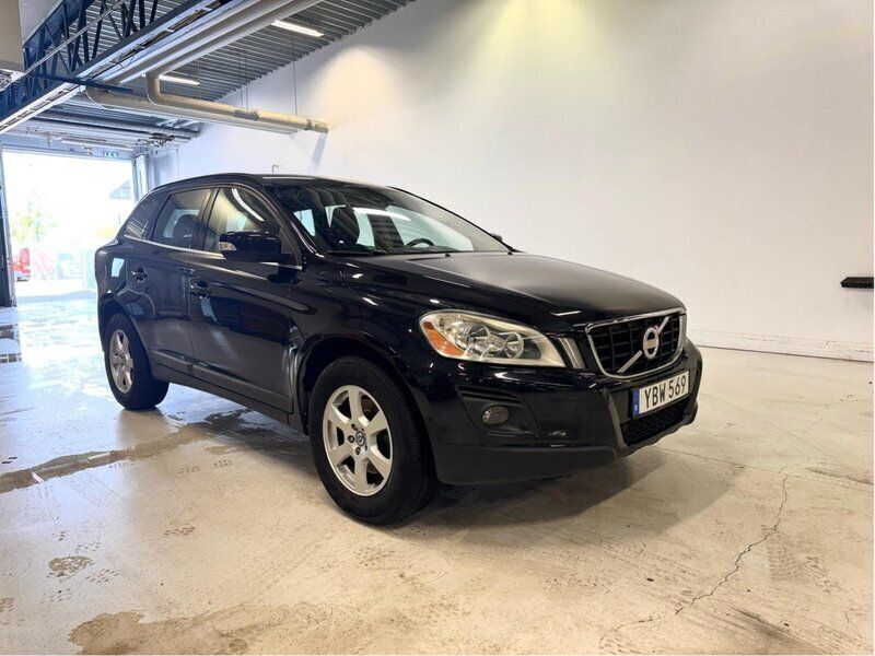 Svart Begagnad 2011 Volvo XC60 Momentum SUV | 114 900 kr (Bra pris) - Bild 1/4