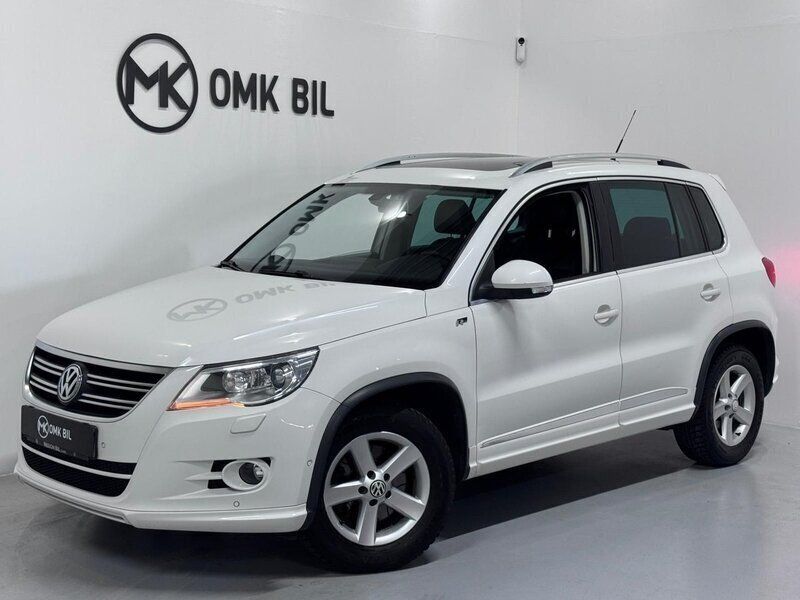 Vit Begagnad 2010 VW Tiguan Sportline SUV | 124 900 kr (Marknadspris) - Bild 1/4