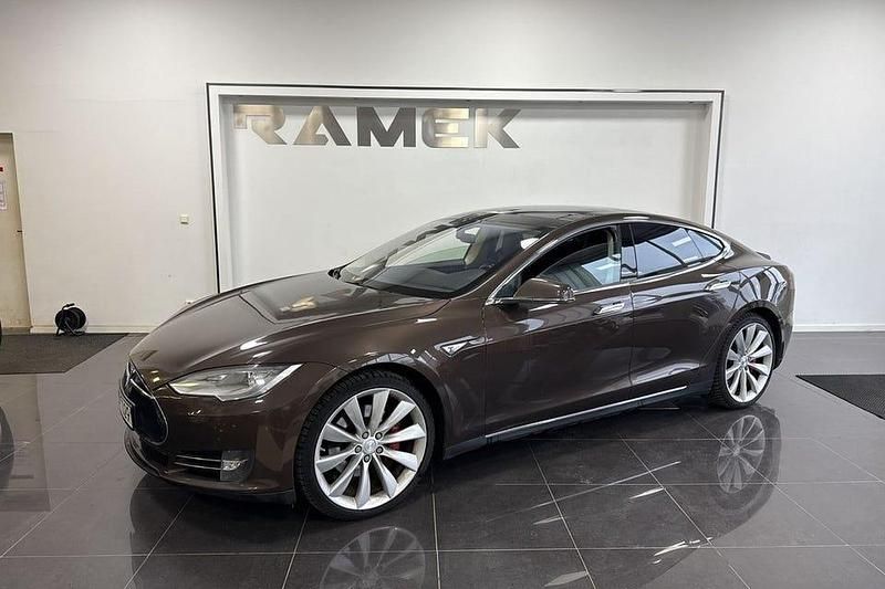 Brun Begagnad 2014 Tesla Model S Halvkombi | 149 000 kr (Superpris) - Bild 1/4
