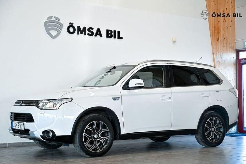 Vit Begagnad 2015 Mitsubishi Outlander SUV | 114 800 kr (Marknadspris) - Bild 1/4