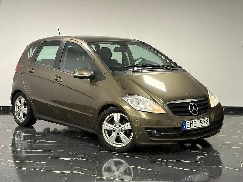 Begagnad Mercedes A180 Classic 109 HK (80 kW) 2009 Ljusbrun Halvkombi