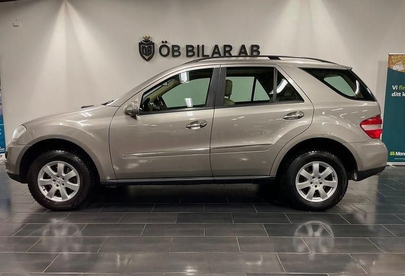 Begagnad Mercedes ML350 272 HK (200 kW) 2006 Silver SUV
