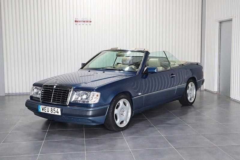 Blå Begagnad 1993 Mercedes E300 Cab | 189 900 kr - Bild 1/4