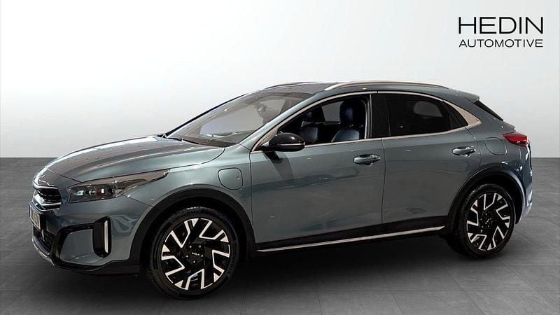 Grå (green) Begagnad 2023 Kia XCeed SUV | 269 900 kr (Marknadspris) - Bild 1/4
