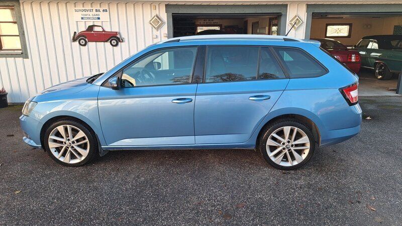 Blå Begagnad 2014 Skoda Fabia Elegance Kombi | 99 000 kr (Marknadspris) - Bild 1/4