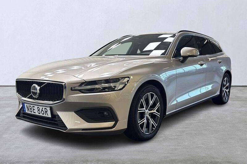 Ljusgrå Begagnad 2022 Volvo V60 Core Kombi | 319 900 kr (Marknadspris) - Bild 1/4