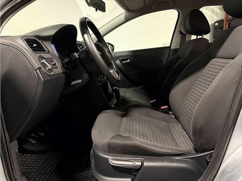 Begagnad VW Polo 90 HK (66 kW) 2012 Silver Halvkombi