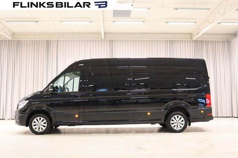 Svart (deep black pärleffekt) Begagnad 2021 VW Crafter Van | 469 700 kr (Lite dyr) - Bild 1/4