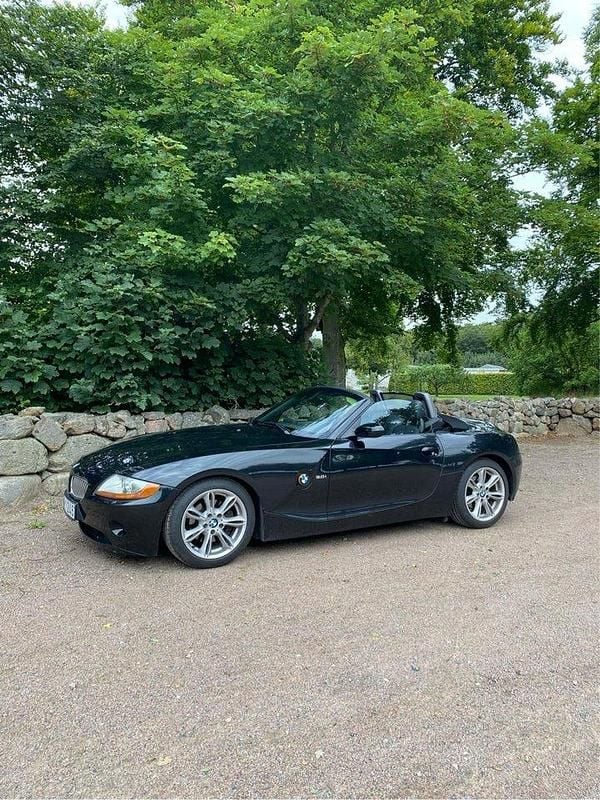 Svart Begagnad 2003 BMW Z4 Cab | 135 000 kr (Marknadspris) - Bild 1/2