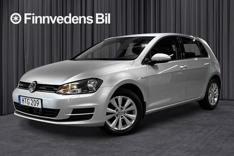 Silver Begagnad 2016 VW Golf VII Halvkombi | 119 000 kr (Superpris) - Bild 1/4