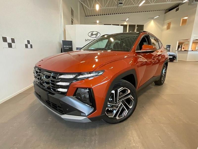 Jupiter orange Ny 2025 Hyundai Tucson Advanced SUV | 530 500 kr (Dyr) - Bild 1/4