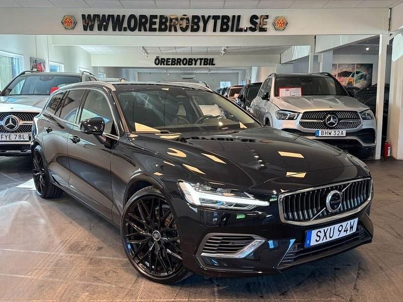 Svart Begagnad 2023 Volvo V60 Kombi | 424 800 kr - Bild 1/4