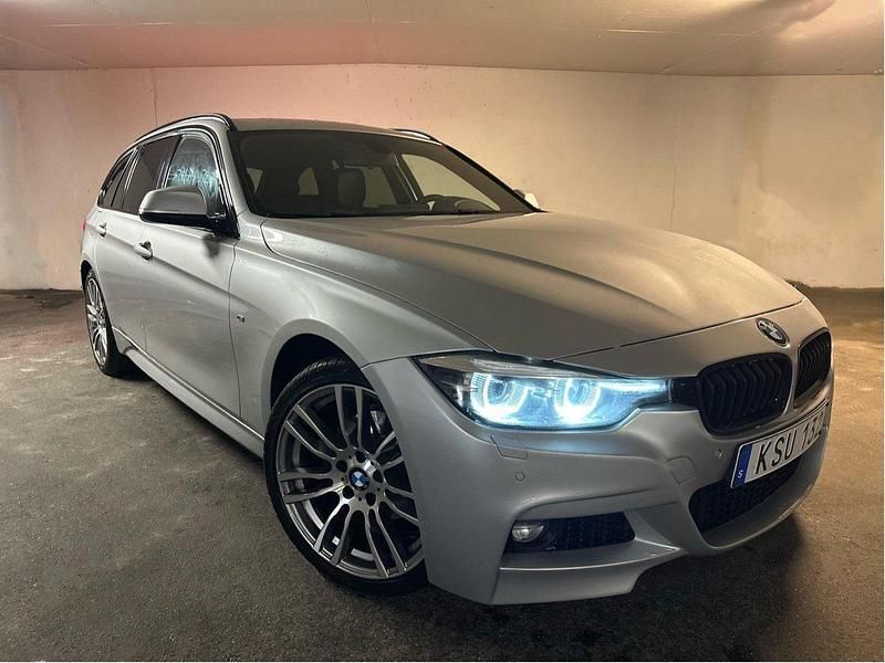 Silver Begagnad 2019 BMW 320 M Sport Kombi | 214 999 kr (Lite dyr) - Bild 1/4