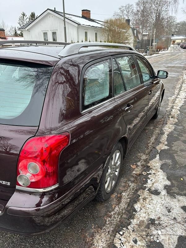 Begagnad Toyota Avensis 147 HK (108 kW) 2007 Brun Kombi